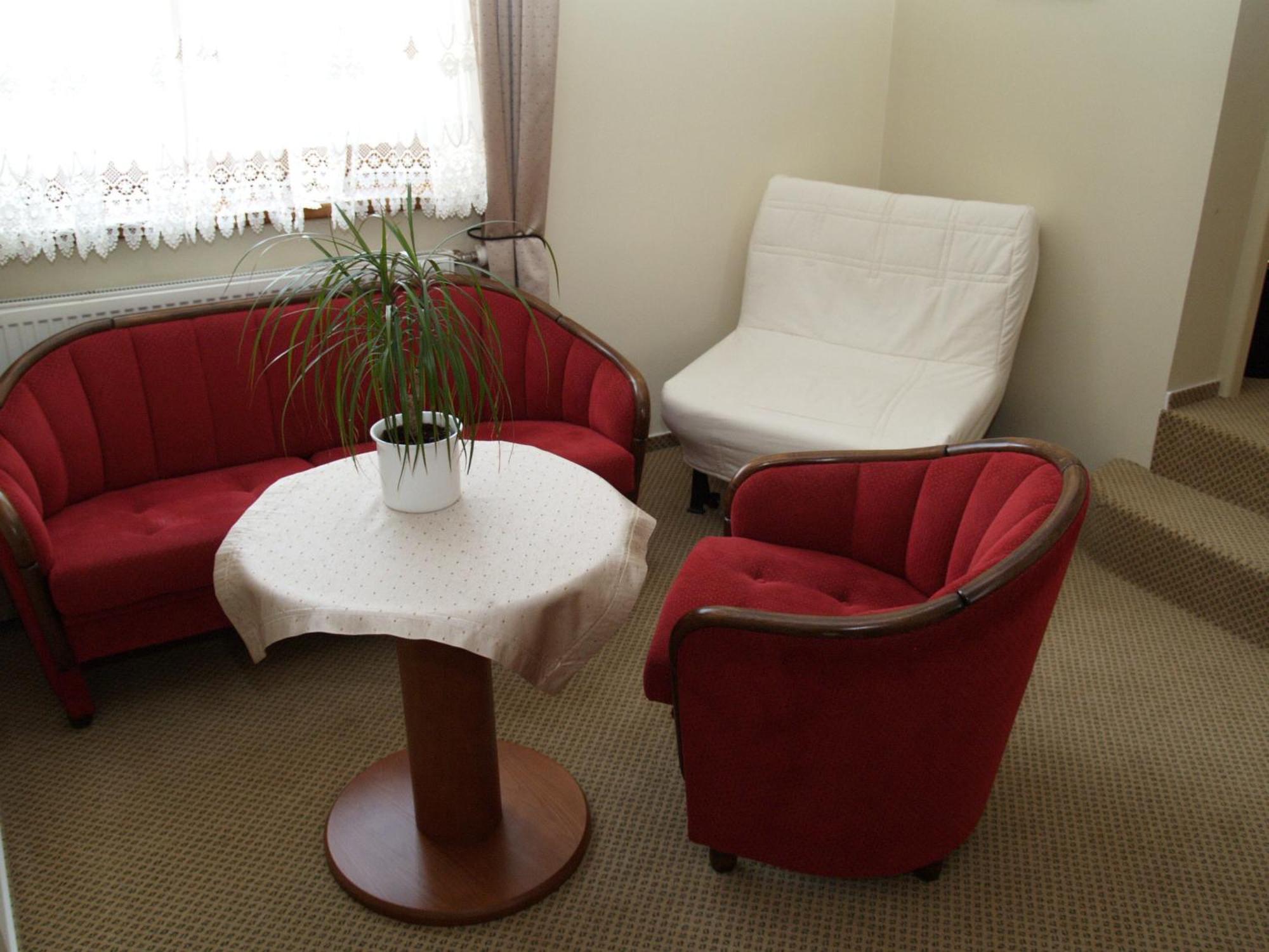Park Hotel Tartuf Beladice المظهر الخارجي الصورة