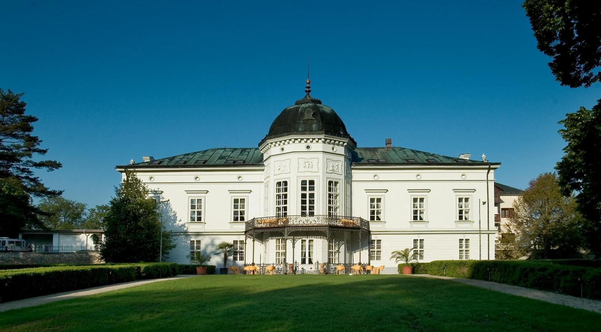 Park Hotel Tartuf Beladice المظهر الخارجي الصورة