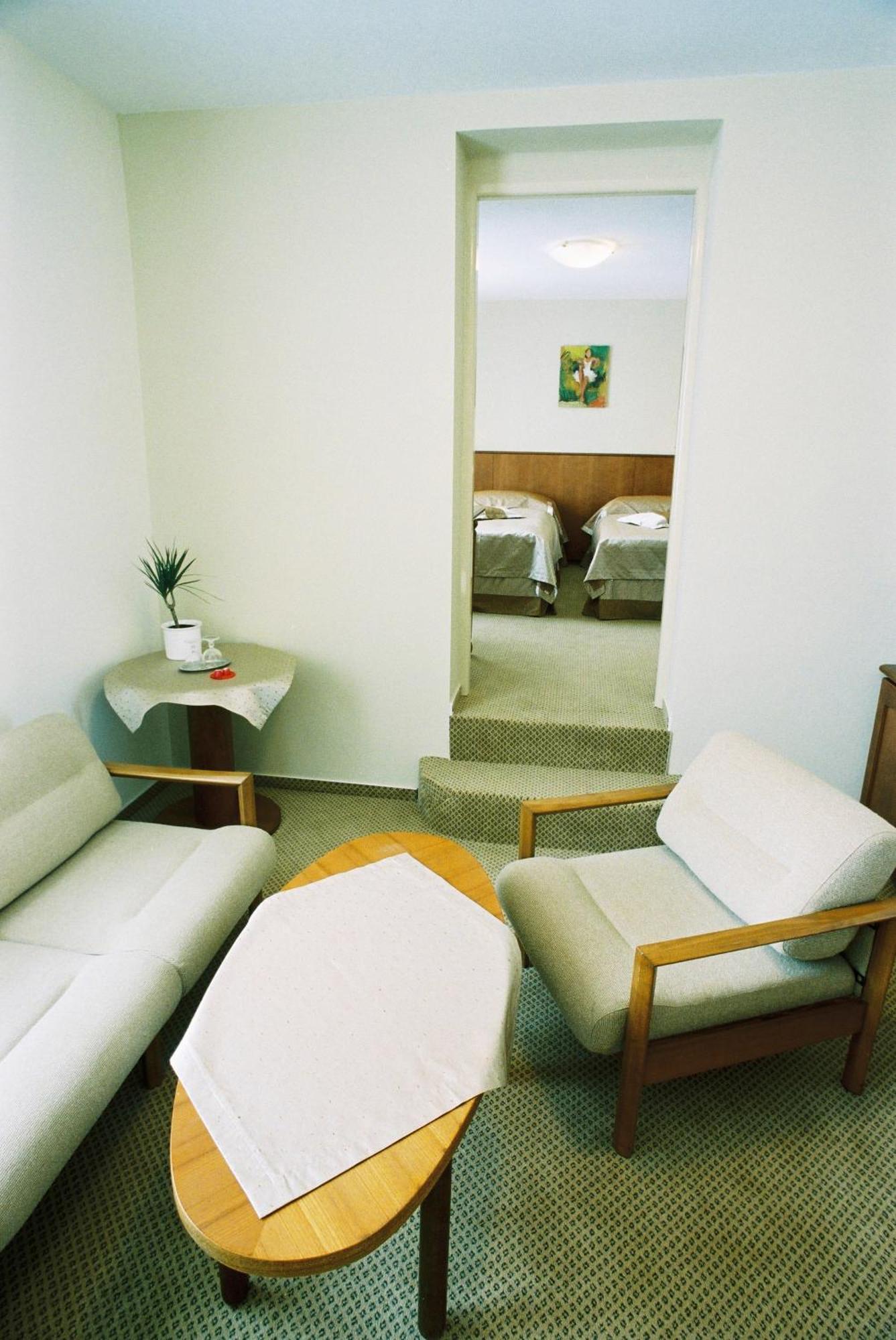 Park Hotel Tartuf Beladice المظهر الخارجي الصورة