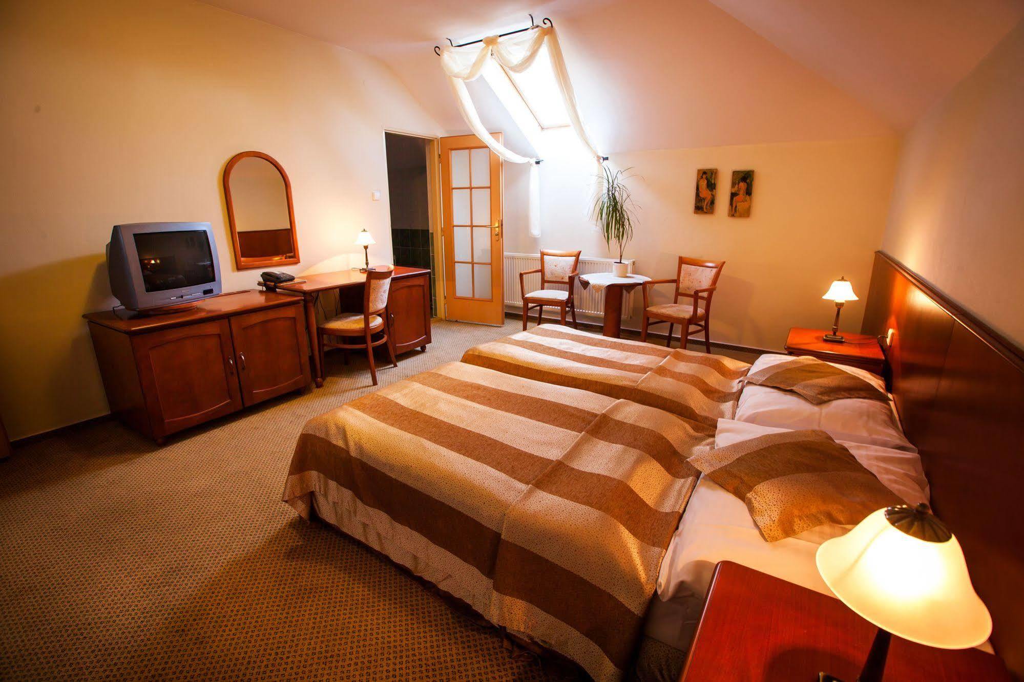 Park Hotel Tartuf Beladice المظهر الخارجي الصورة